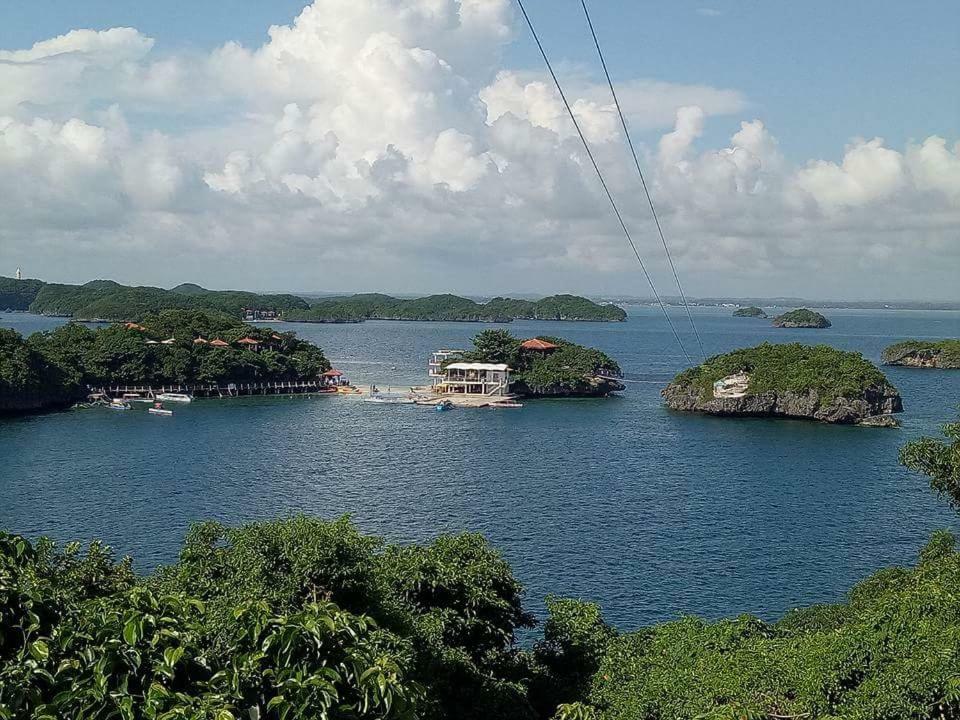 Traditional Filipino Transient House And Huts Near 100 Islands Wharf Alaminos Zewnętrze zdjęcie